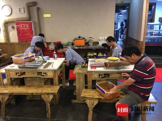 最新搞笑说说，日常趣事中的友情纽带，笑中带暖的温馨时光